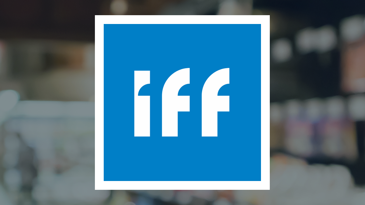 Michael Deveau Sells 8,825 Shares of International Flavors & Fragrances (NYSE:IFF) Stock