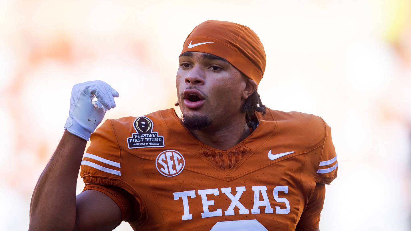 Transfer Receiver DeAndre Moore Jr. Compares Colorado With Texas