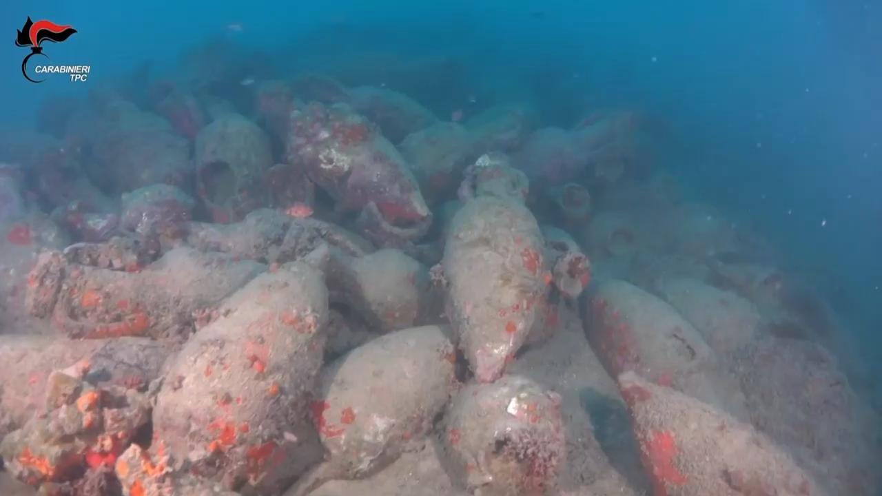 Ancient Roman Shipwreck With Hundreds Of Amphorae Discovered Off Sicily
