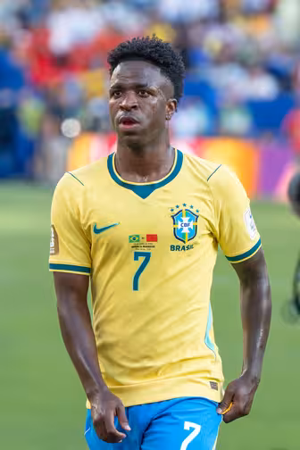 Vinícius Júnior confirma permanência no Real Madrid