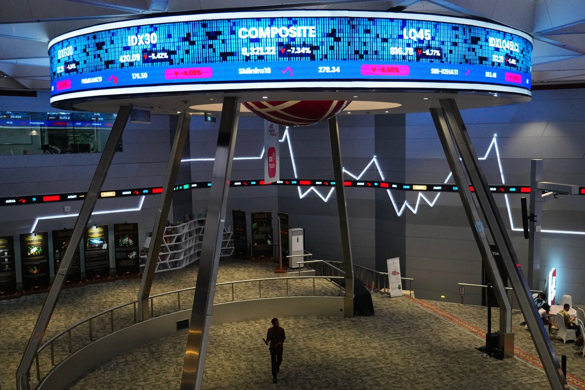 Asian shares mostly fall and gold jumps more than 4% after the Fed keeps rates unchanged