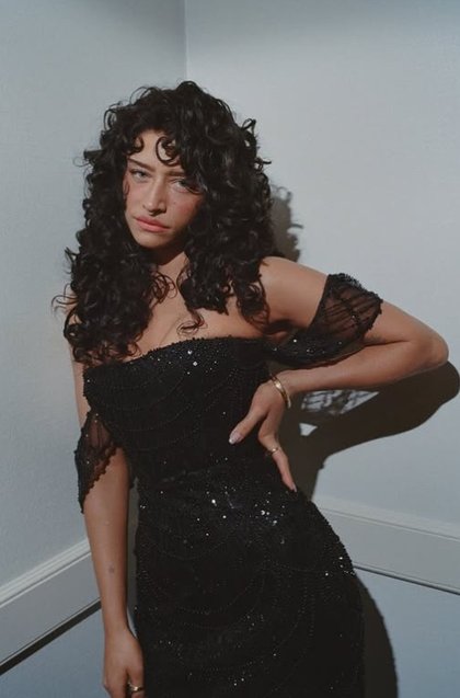 Após críticas, atriz de 'Marty Supreme' desiste de papel em 'Deep cuts'