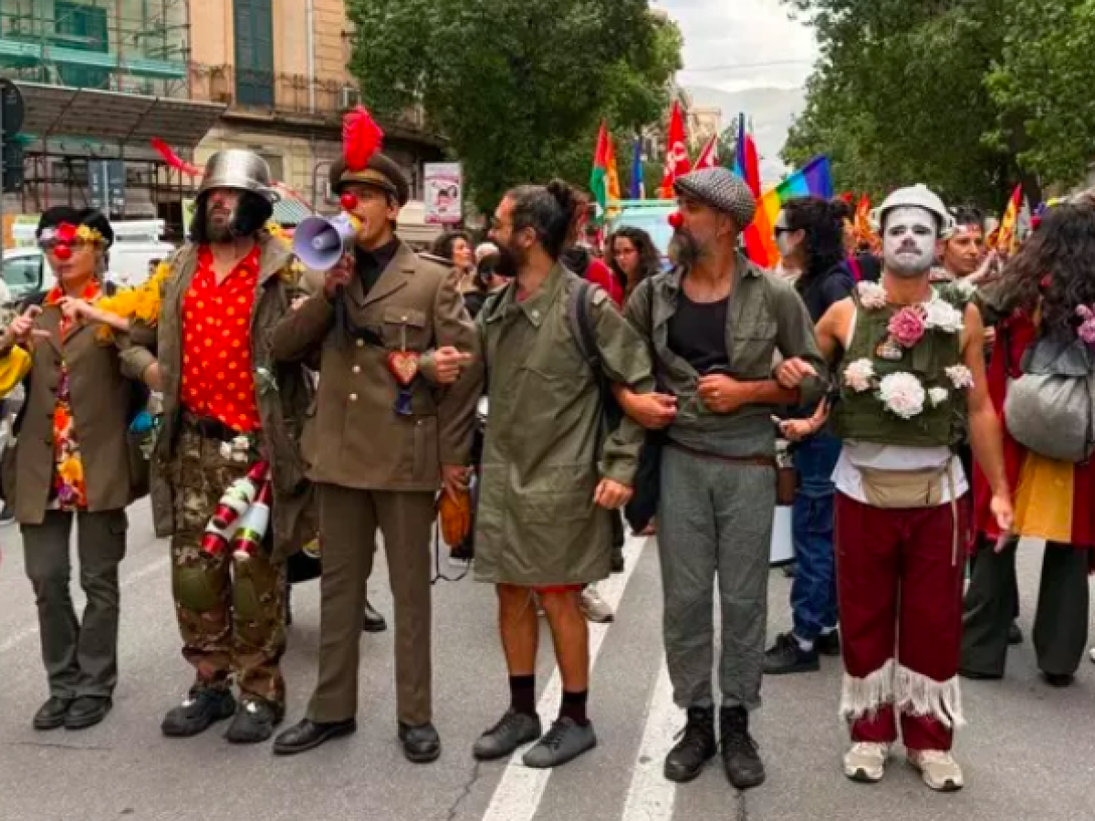 Vergogna pro-Pal a Palermo. Così gli attivisti offendono i militari