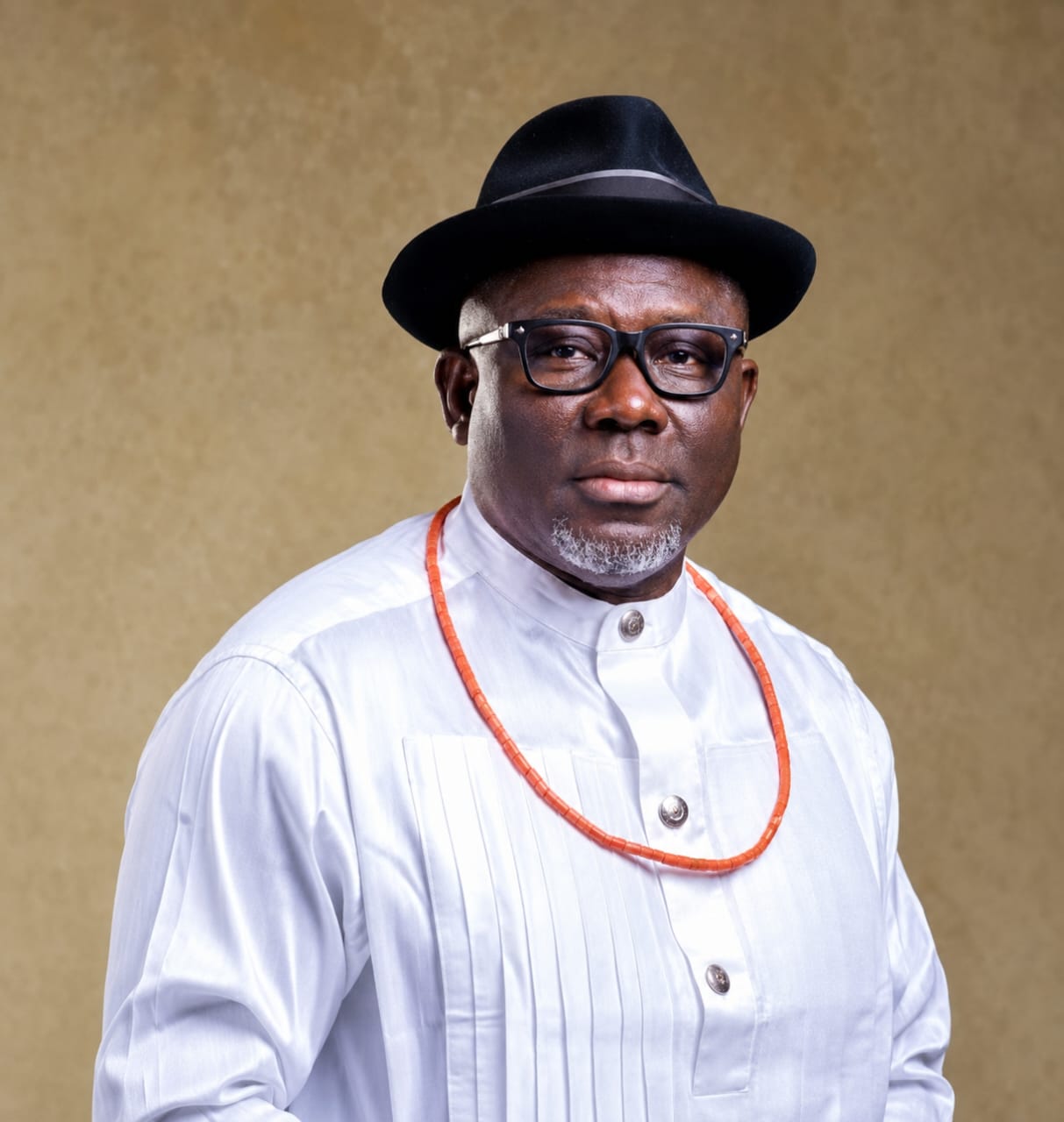 Oborevwori Presents 18-Seater Bus To Delta NUJ