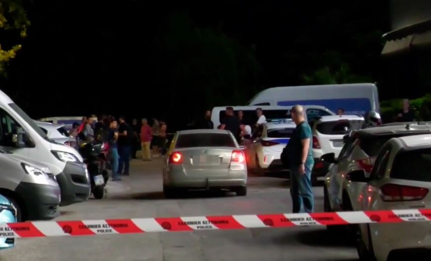 U gjet i vrarë, me shenja dhune dhe i mbyllur brenda makinës së shërbimit/ Mbetet mister vdekja e policit 38-vjeçar në Athinë