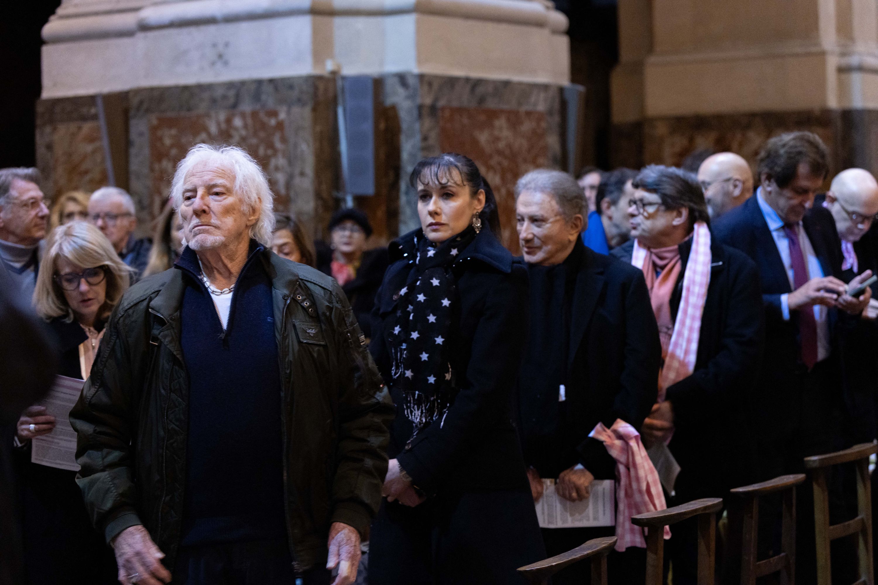 Michel Drucker, Hugues Aufray et un cheval… les images de la messe en hommage à Brigitte Bardot, à Paris