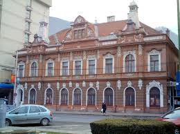 Poezia contemporană ajunge în Muzeul de Artă Brașov prin performance-ul ‘poezie la rece’, cu Răzvan Omotă și Cristina Bordeanu