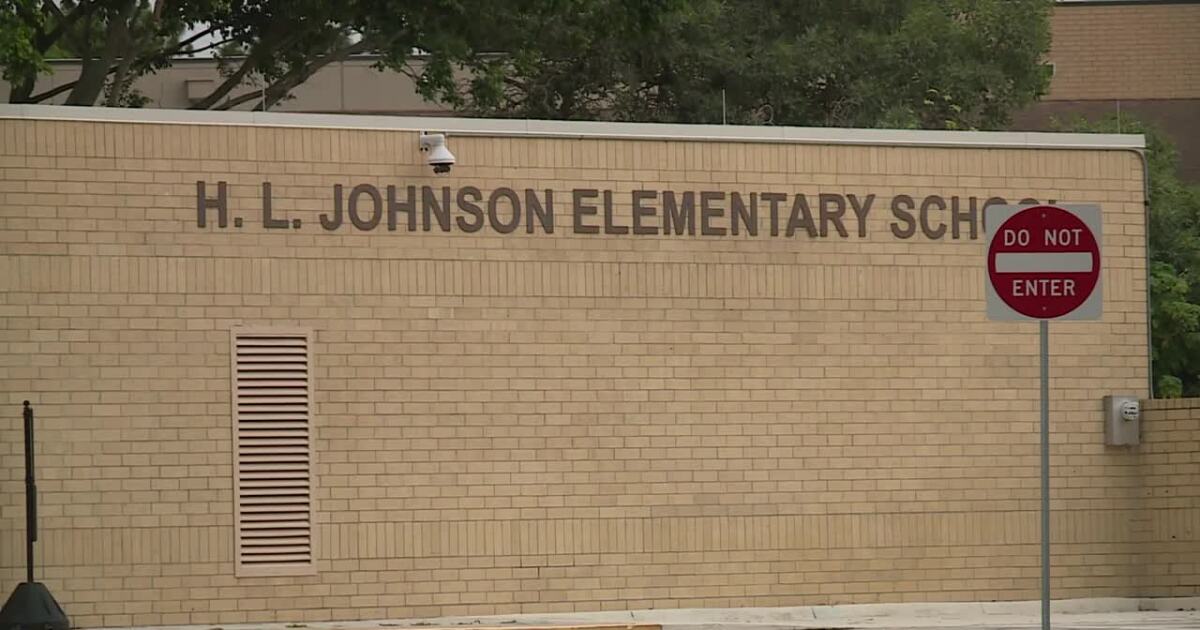 Royal Palm Beach parents warn school U-turn plan is putting children in danger near elementary school