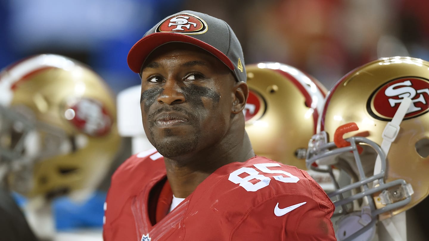 Ex-49ers TE Vernon Davis accused of attacking woman, according to criminal complaint