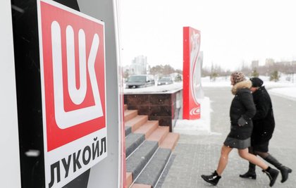 Lukoil reaches agreement with American Carlyle to sell foreign assets