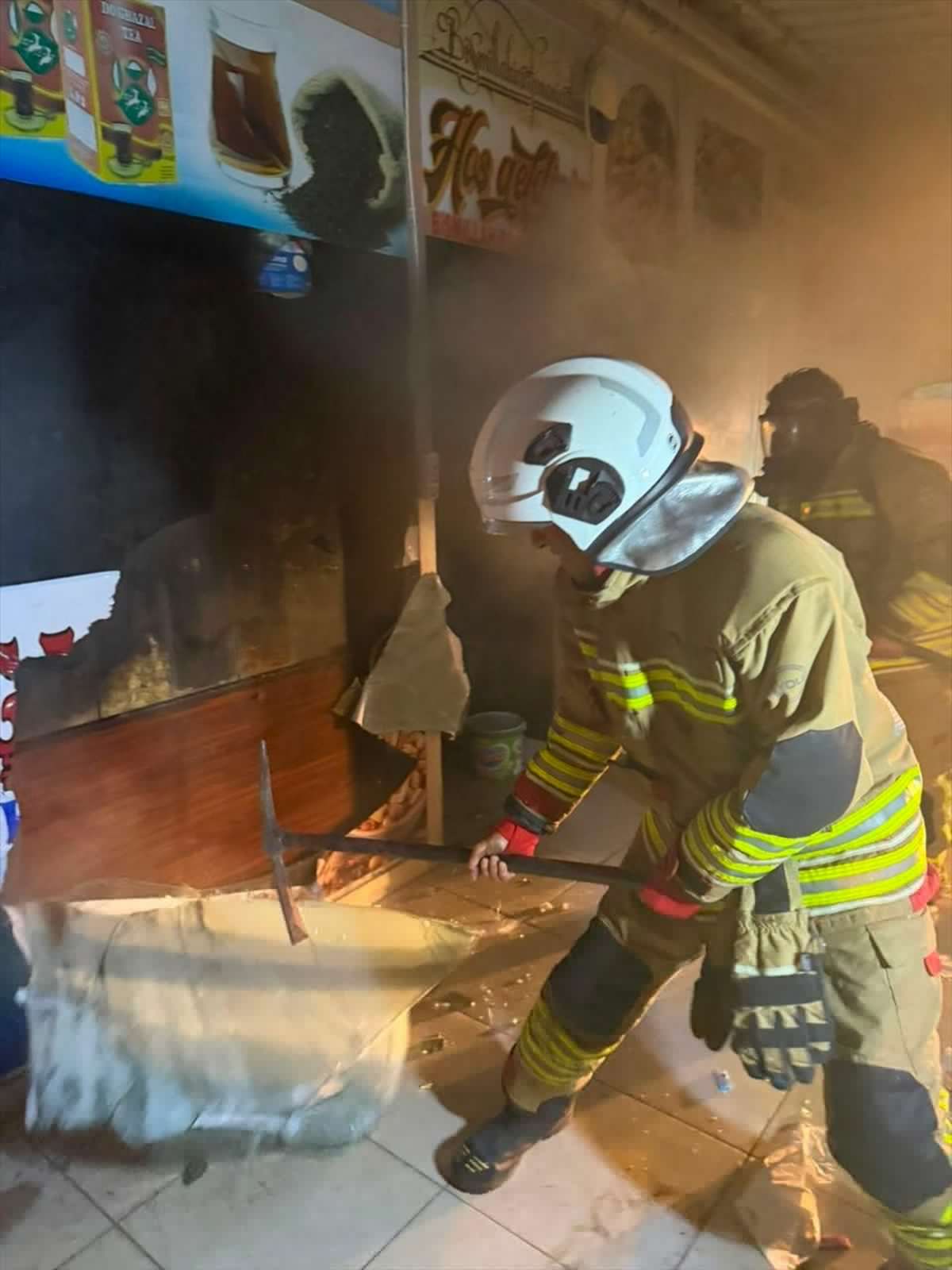Reyhanlı'da Market Yangını Söndürüldü