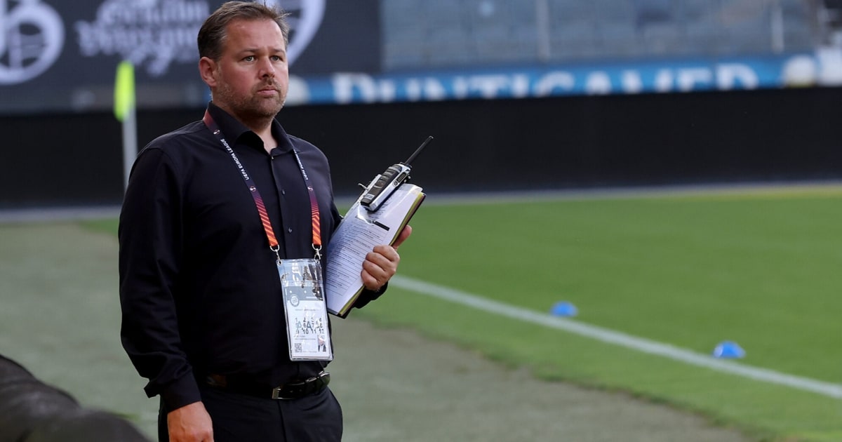 Sturm-Dauerbrenner  - Hütter: Auf du und du mit Europas Fußball-Bossen