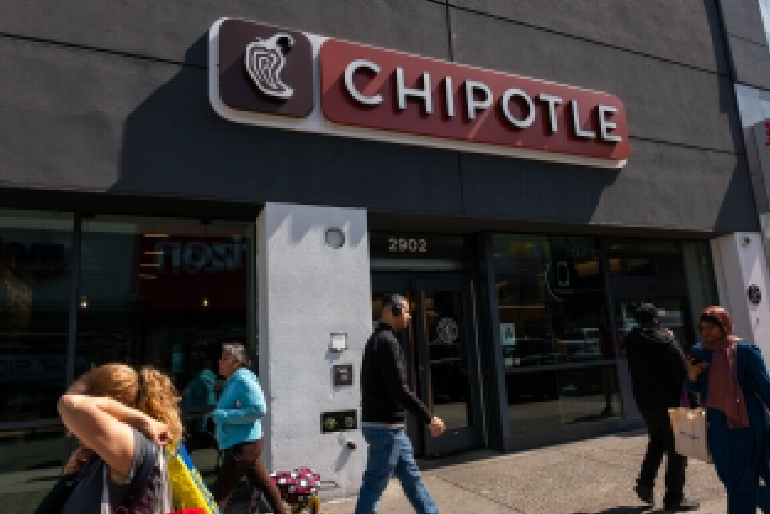 Chipotle Pulls Jalapeños From Restaurants After Salmonella Outbreak Sickens 110 In Minnesota