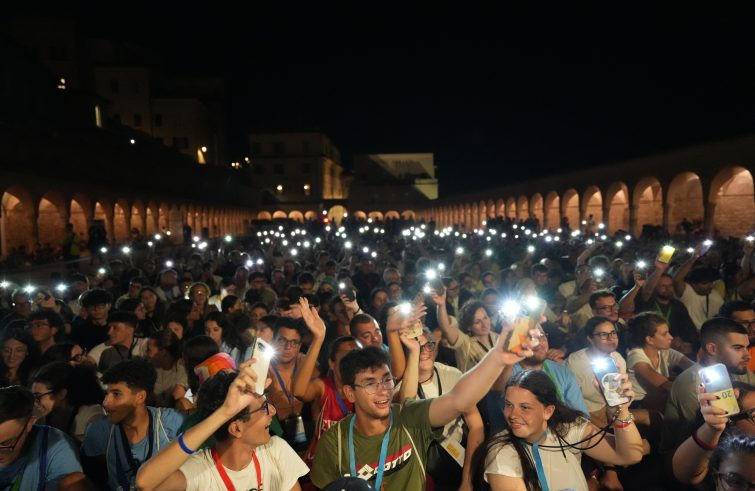 Giovani: Assisi, aperto ieri sera l’incontro internazionale “Go! Franciscan Youth Meeting”. Mons. Accrocca, “abbiate il coraggio delle scelte definitive”