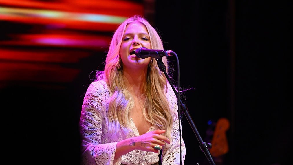 Carter Faith Releases Deluxe Album With Five New Songs and Collaborations