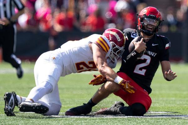 Cincinnati hands No. 14 Iowa State first loss