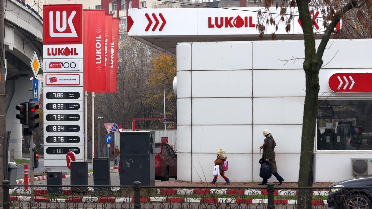 Lukoil prodaje poslovanje američkoj investicionoj grupi, čeka se 'mig' Vašingtona