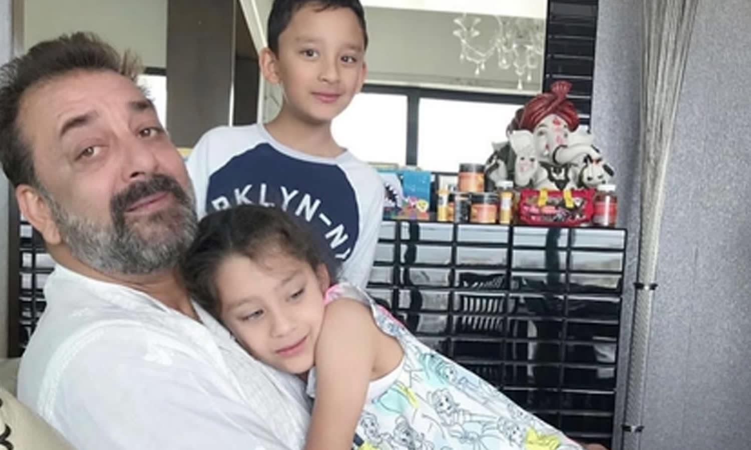 Sanjay Dutt's twins thank their 'best dad' for his unwavering support & love on 67th birthday