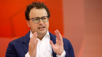 Anthropic CEO warns of a 25% chance that AI could threaten job losses and security risks — raising the "probability of doom"