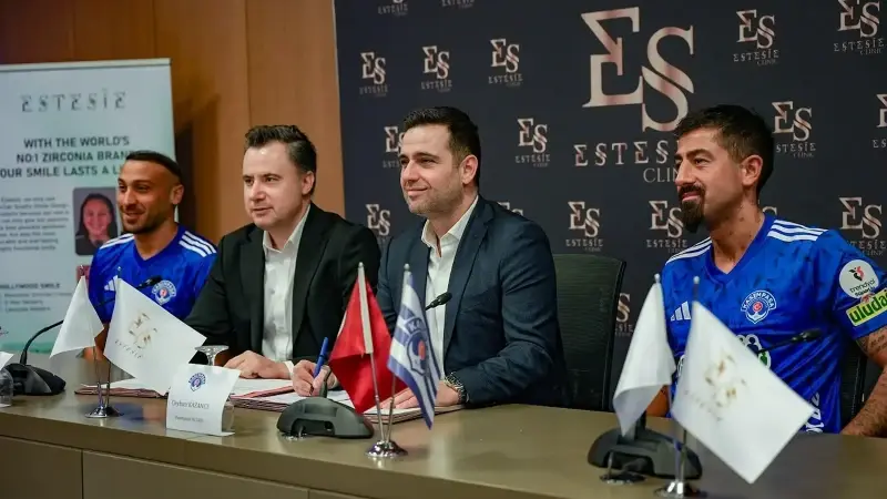 Kasımpaşa ile Estesie Dental Klinik arasında sponsorluk anlaşması