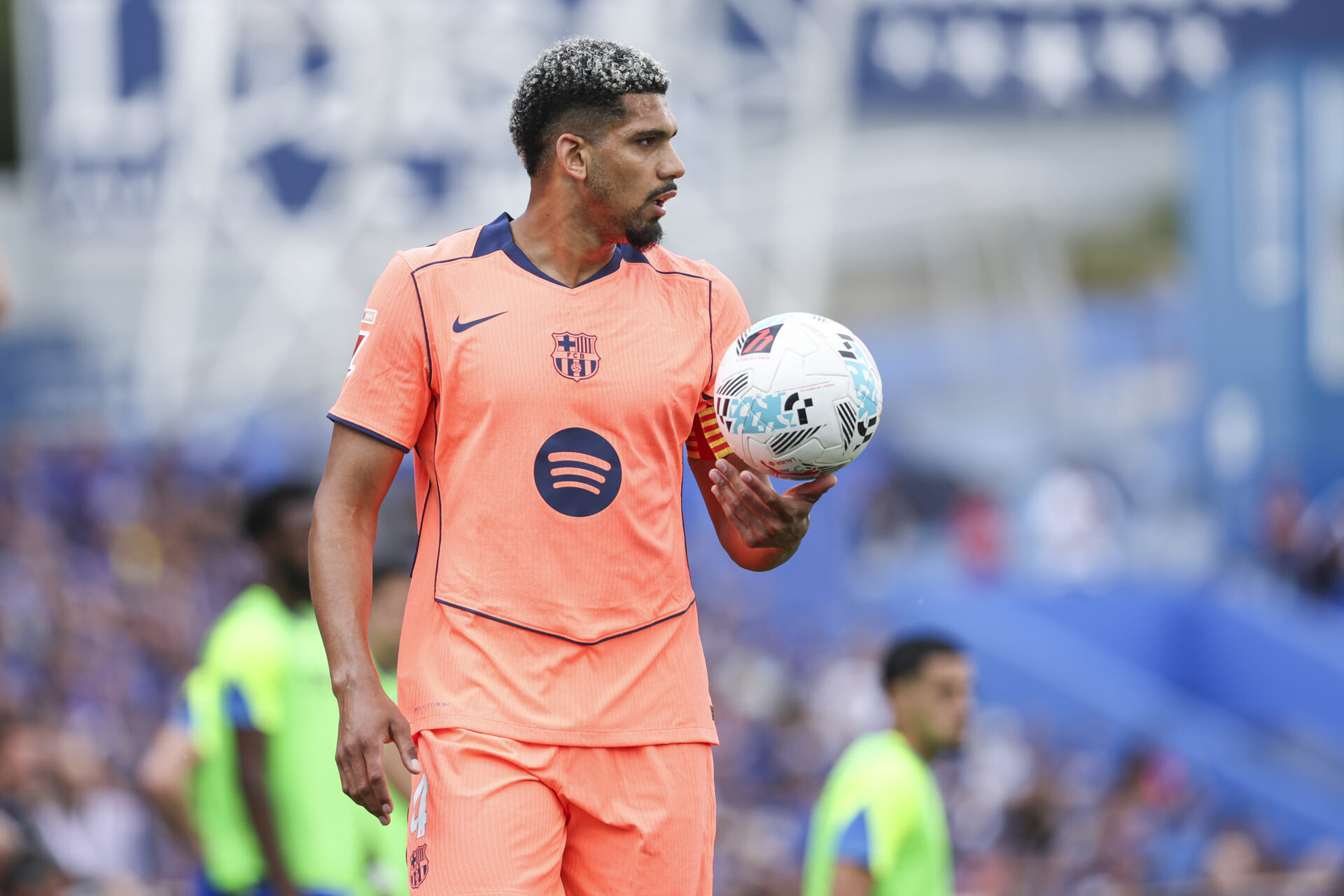 Why new Liverpool defender Ronald Araujo requested to miss one month of Barcelona’s 2025/26 season