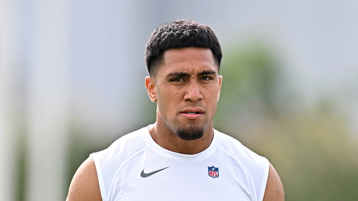 Henry To'oTo'o turning a humbling year into fuel for more impact with the Texans