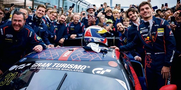 Magistral actuación de Verstappen con un Ferrari