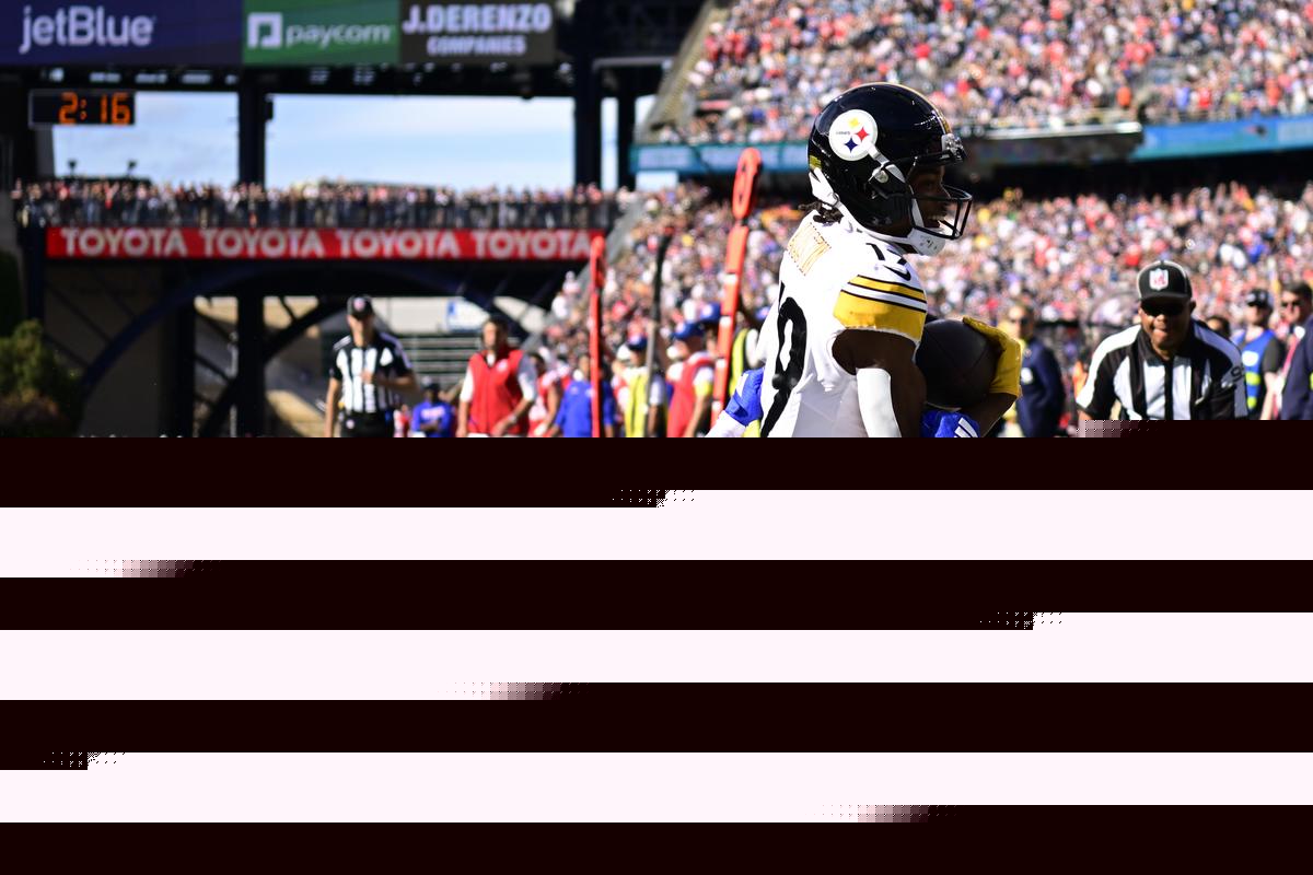 Aaron Rodgers throws 2 TD passes and Steelers force 5 turnovers to beat Patriots 21-14
