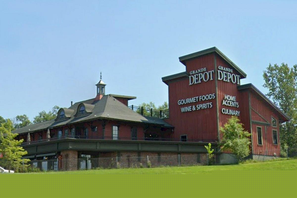 St. Cloud Gourmet Shop Grande Depot Closing