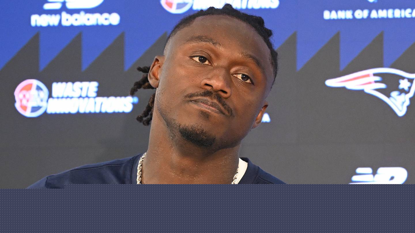 Eagles fans are already celebrating a non-A.J. Brown drama during Patriots camp