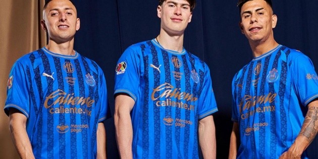 Chivas presenta tercer uniforme para celebrar su 120 aniversario