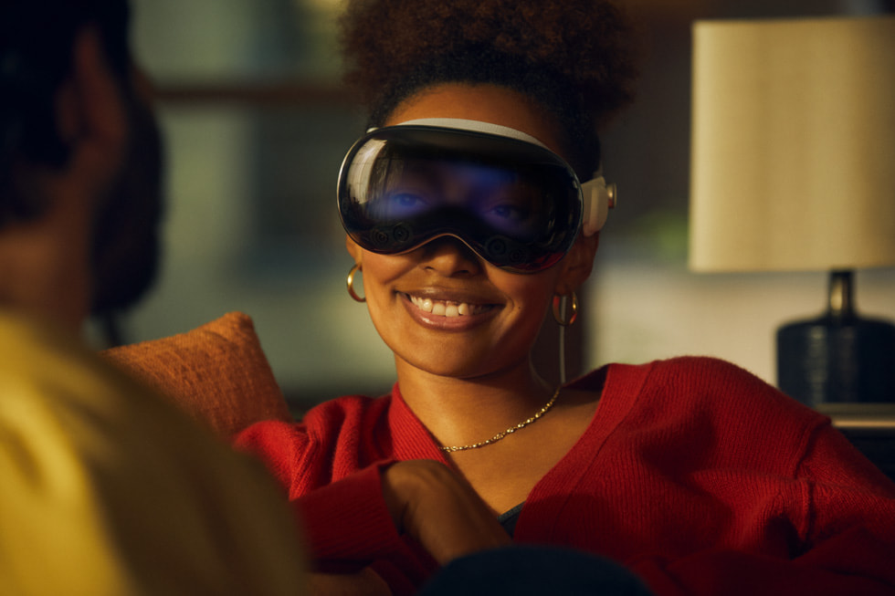 Bloomberg: Apple pivots from VR headsets to build AI smart glasses