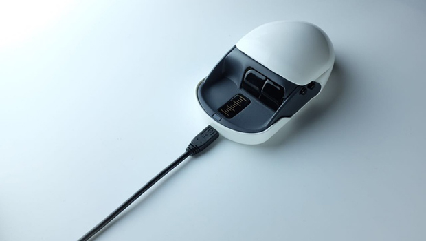 Tmouse is a deformable mouse that gives two grip methods