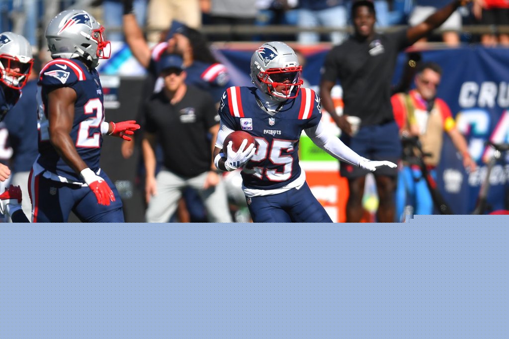 Marcus Jones’ punt returns fuel Patriots’ rout of Panthers
