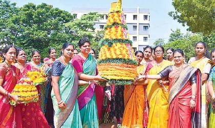 Harvest school’s Bathukamma celebrations held with pomp
