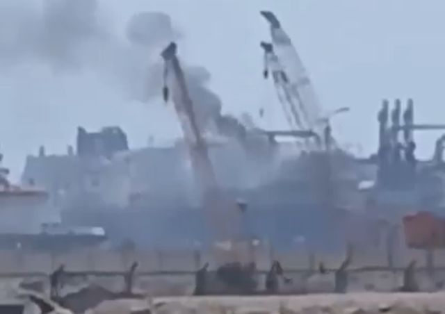 Συναγερμός στη Μεσόγειο-ακτές Αιγύπτου! Drone έπληξε πλωτή μονάδα αποθήκευσης υγροποιημένου φυσικού αερίου (LNG)