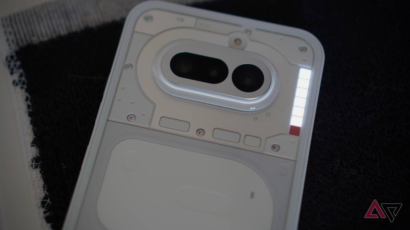 Pixel 11 Pro's HiLight looked fun until I remembered Nothing's Glyph lights