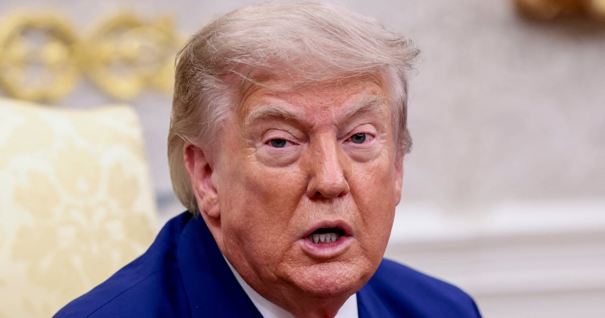 Hollywood Star Burns Trump With Joke at Surprise Appearance