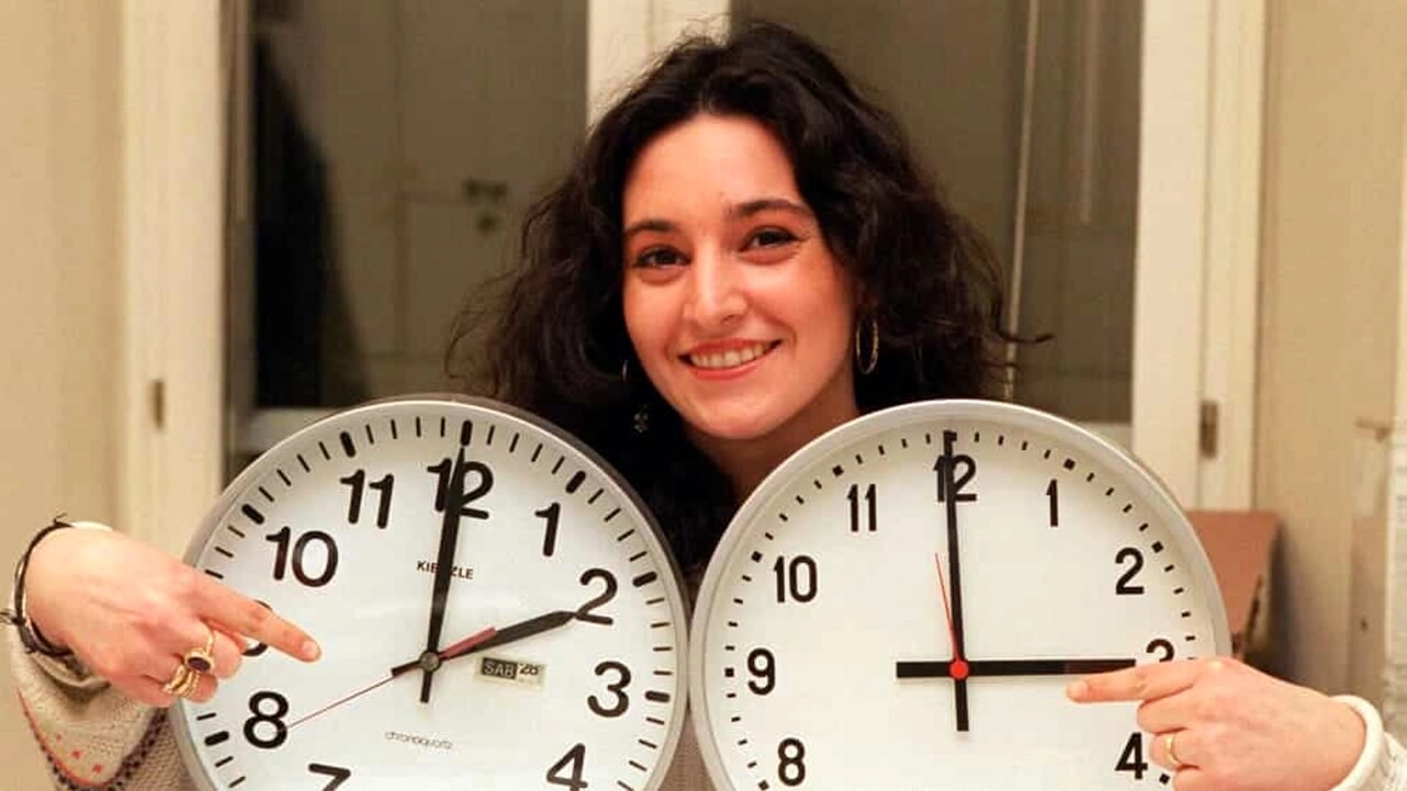 Torna l’ora solare: lancette indietro di un’ora nella notte tra sabato e domenica