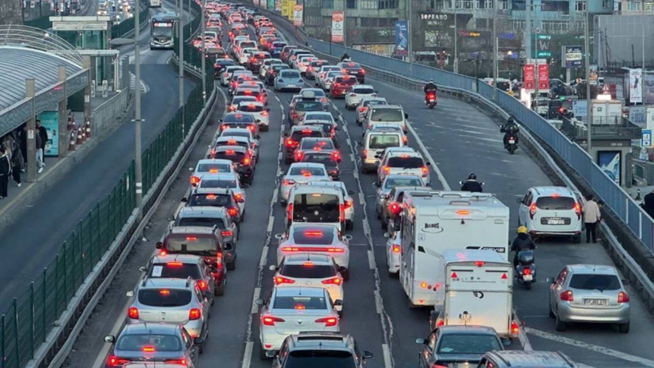 İstanbul'da trafik yoğunluğu yüzde 80'e kadar ulaştı