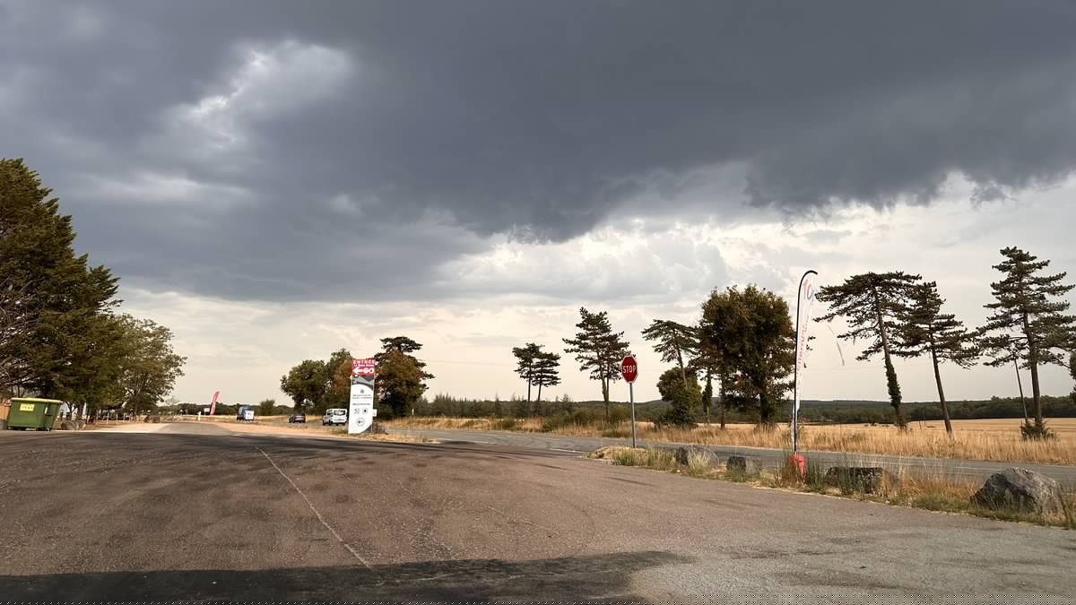 Orages dans le Lot : une maison ravagée par le feu à Soulomès, 557 éclairs recensés en une nuit, vigilance maintenue ce soir