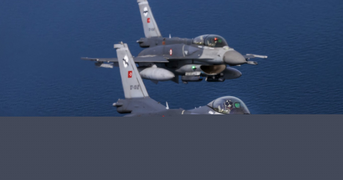 Un avion F-16 s-a prăbuşit în timpul unui zbor de antrenament în Turcia. Pilotul s-a catapultat