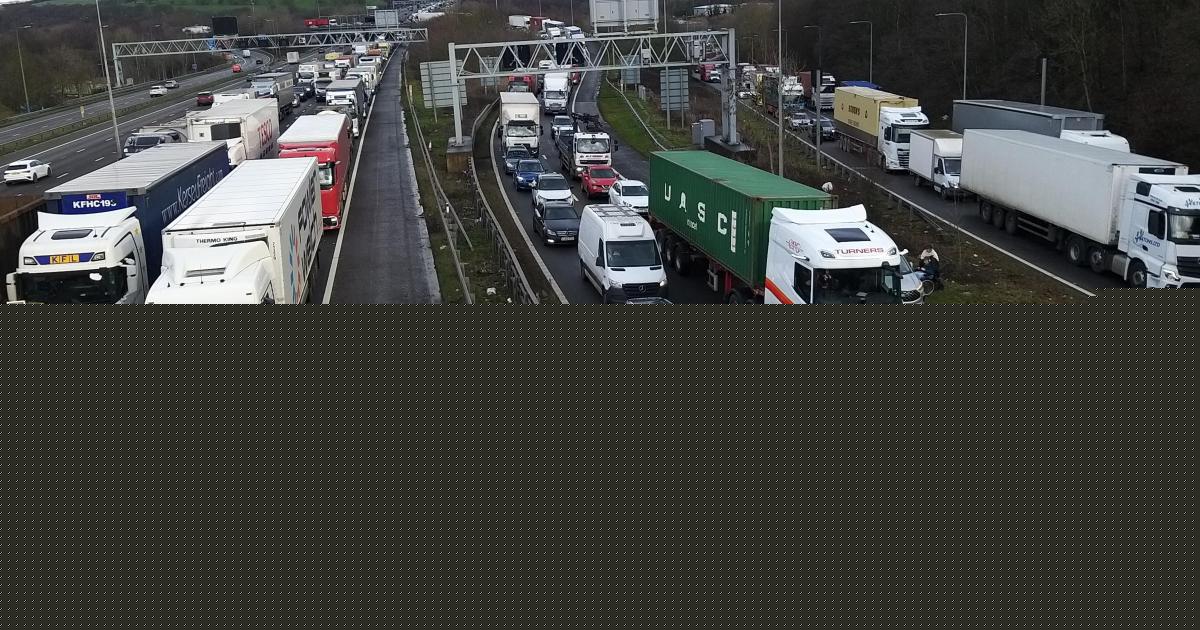 Severe delays on M62 as average speeds drop to 20 mph
