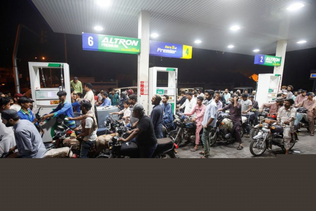 Govt increases petrol price by Rs4.45, decreases HSD by Rs2 for August 6