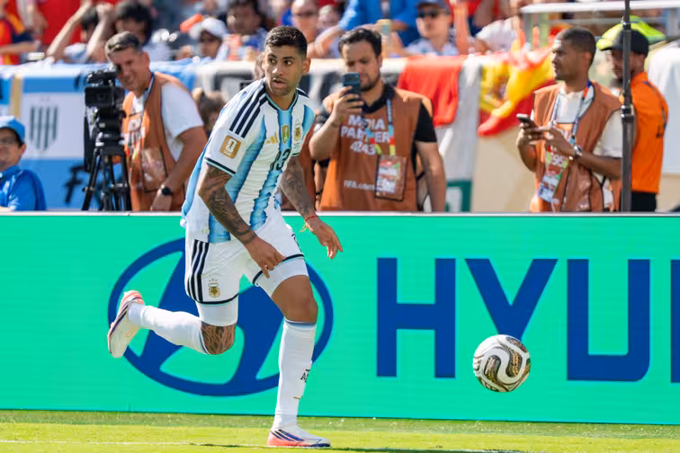 Cristian Romero se aproxima da Inter de Milão após acordo com Tottenham