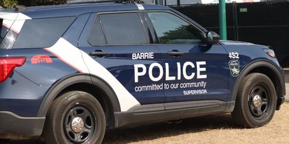 Pedestrians nearly struck by motorist fleeing from Barrie police