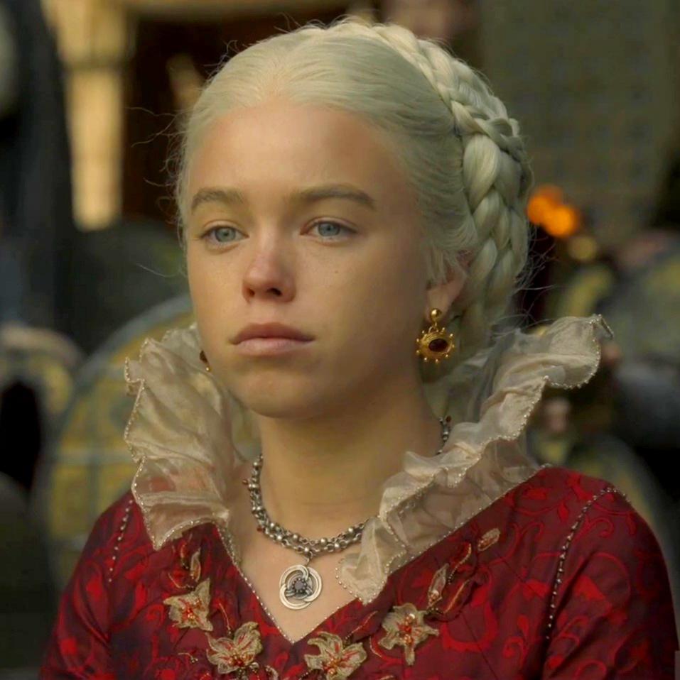 /r/freefolk - I think many people would have cried if they had to see her get eaten by Sunfyre. It would be more painful than Dany’s death. It’s good she’s not Rhaenyra anymore. | /r/FreeFolk