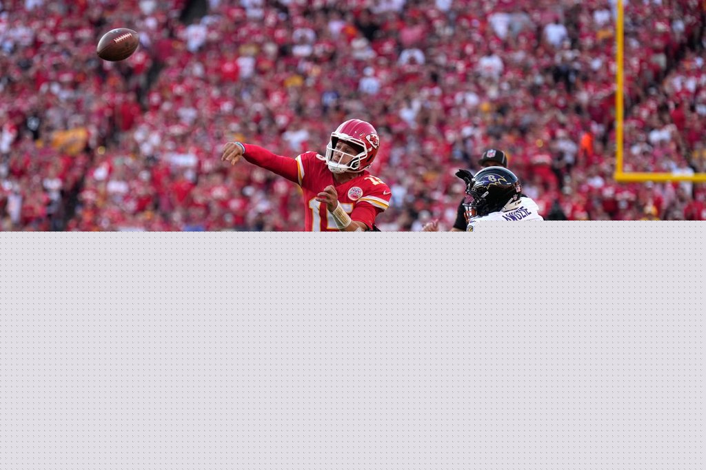 Mahomes shines for Chiefs, Jackson adds to Ravens’ injury woes as Kansas City rolls to 37-20 victory