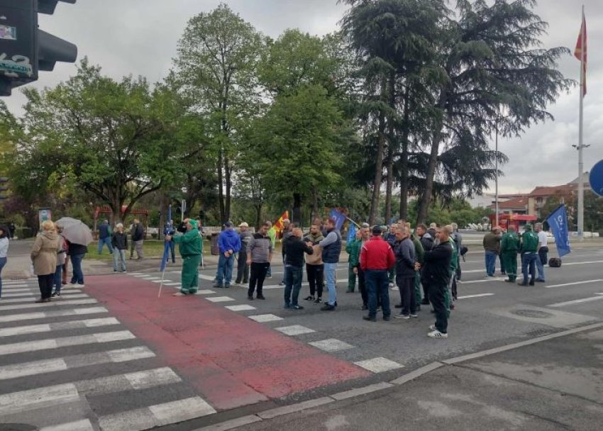Punonjësit e "Parqe dhe Gjelbërime" - Shkup, sërish protestuan për pagat e papaguara