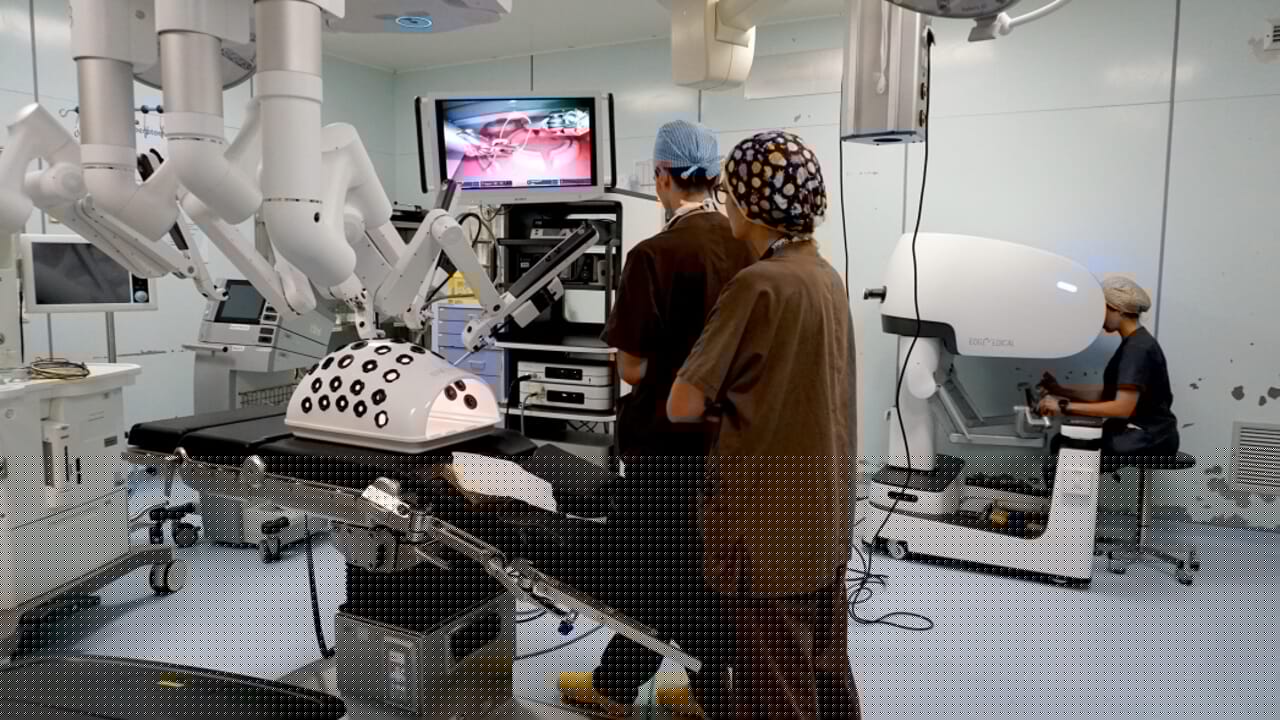 Il Policlinico di Milano fa da apripista in Italia: arrivano due nuovi robot chirurgici di ultima generazione dalla Cina